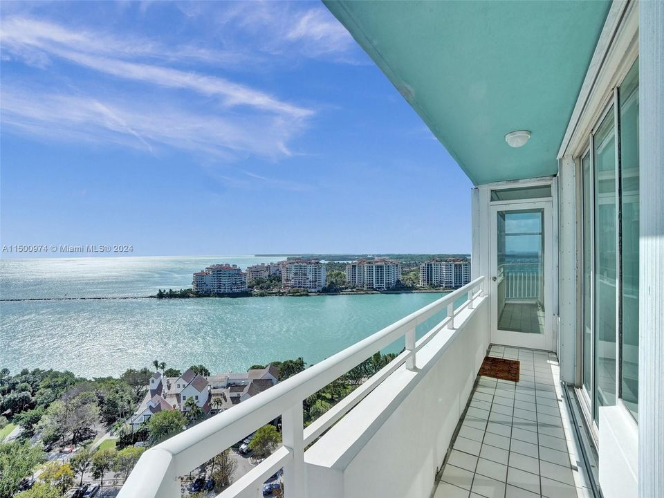 Recently Sold: $2,255,000 (3 beds, 3 baths, 1802 Square Feet)