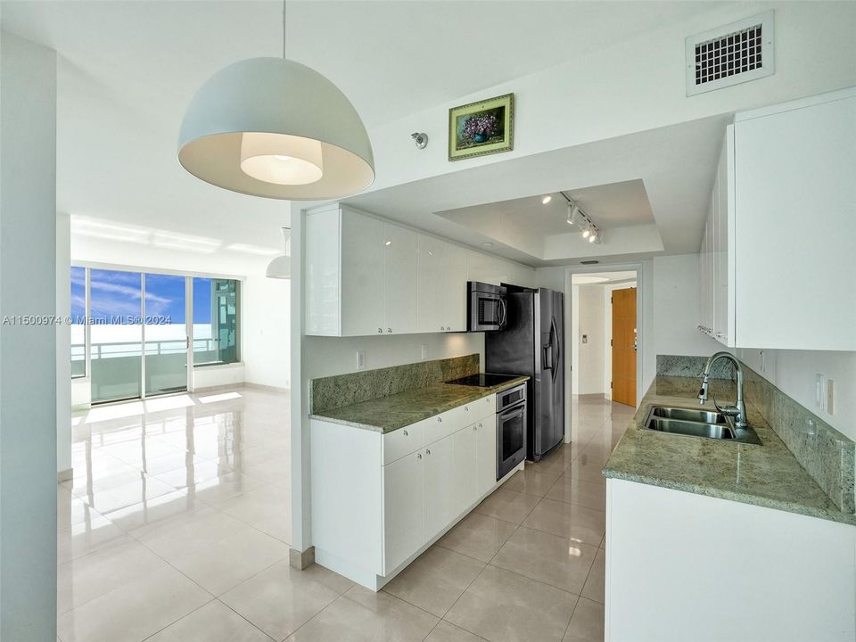 Active With Contract: $2,255,000 (3 beds, 3 baths, 1802 Square Feet)