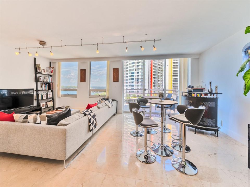 For Sale: $795,000 (2 beds, 2 baths, 1299 Square Feet)