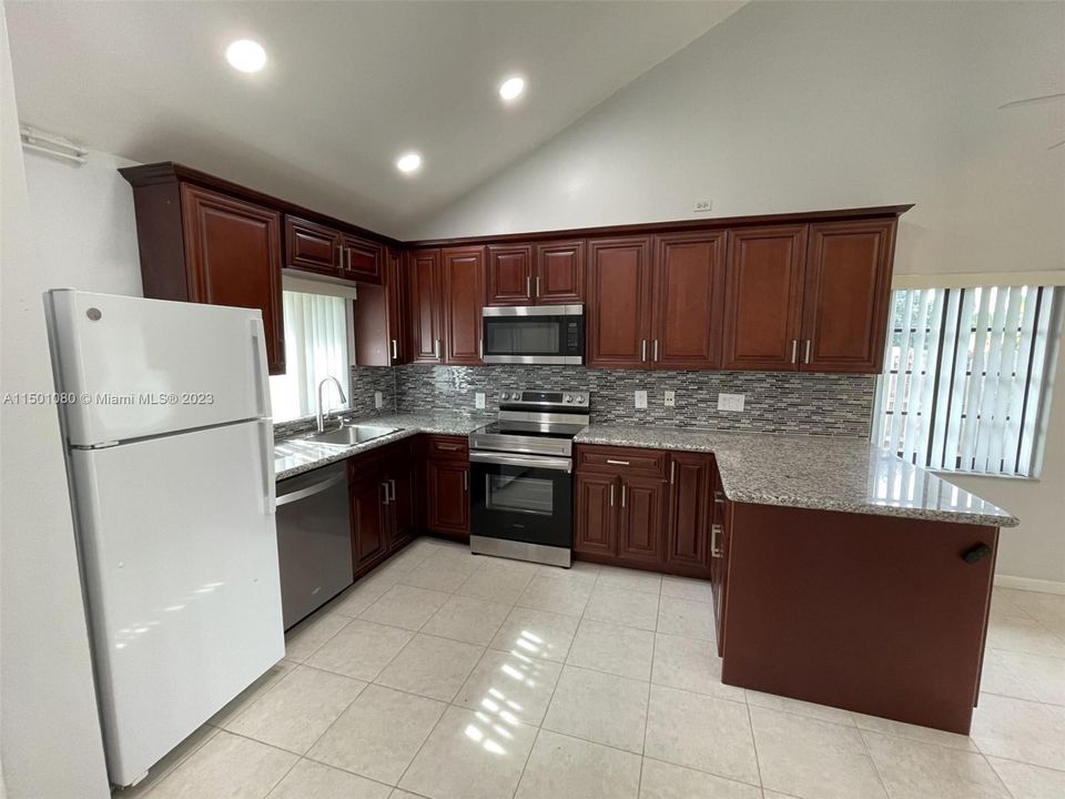 Недавно арендовано: $2,600 (3 спален, 2 ванн, 1270 Квадратных фут)