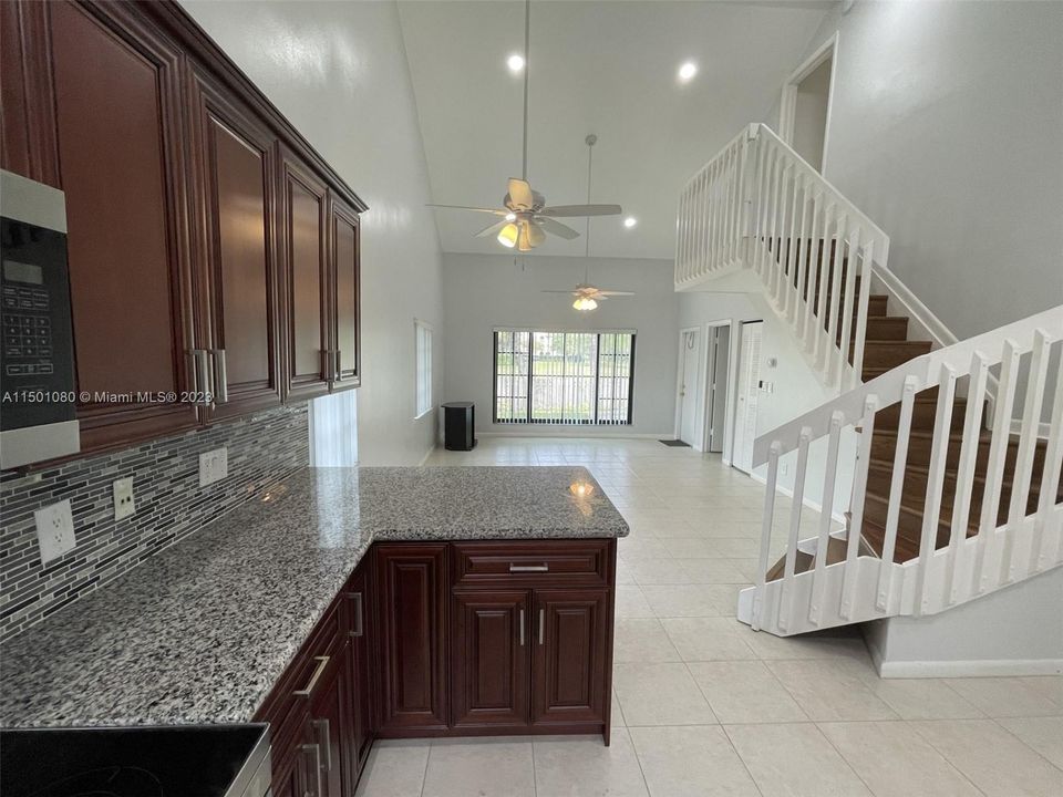 Недавно арендовано: $2,600 (3 спален, 2 ванн, 1270 Квадратных фут)