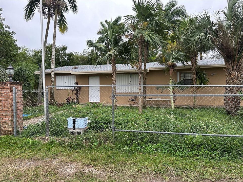 For Sale: $610,000 (3 beds, 2 baths, 1574 Square Feet)