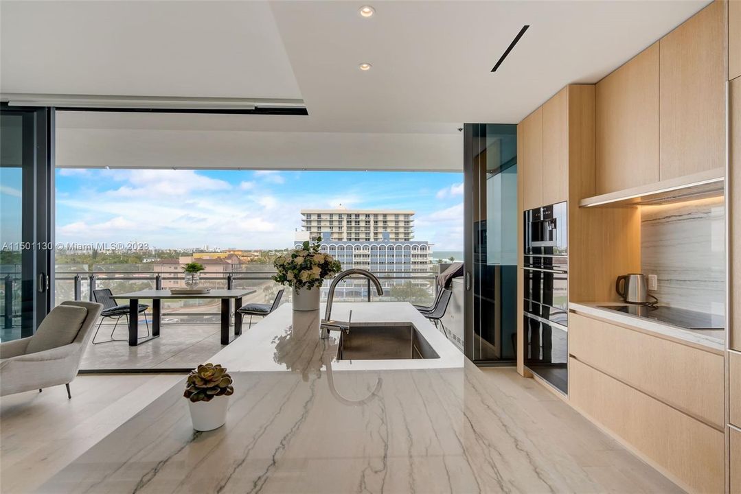 For Sale: $2,100,000 (1 beds, 1 baths, 851 Square Feet)