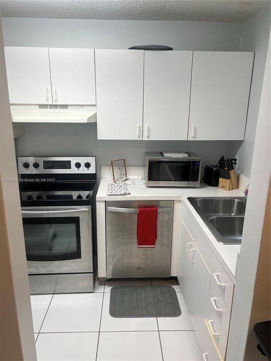 Recently Rented: $1,650 (1 beds, 1 baths, 840 Square Feet)