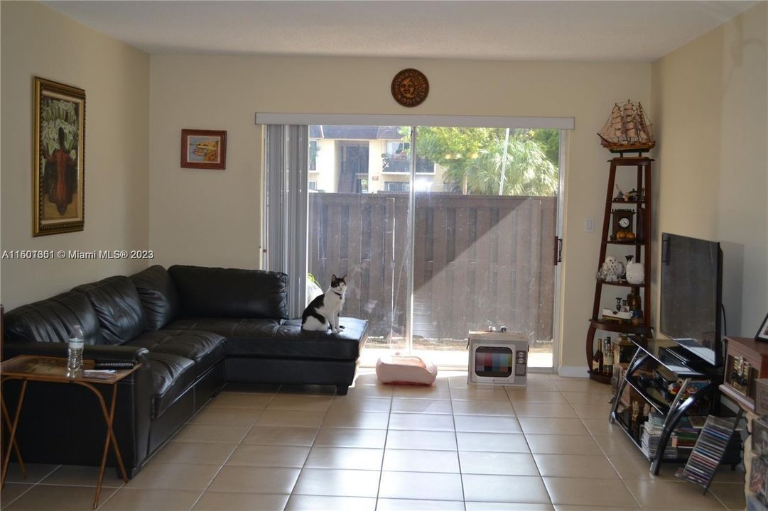 На продажу: $340,000 (2 спален, 2 ванн, 976 Квадратных фут)