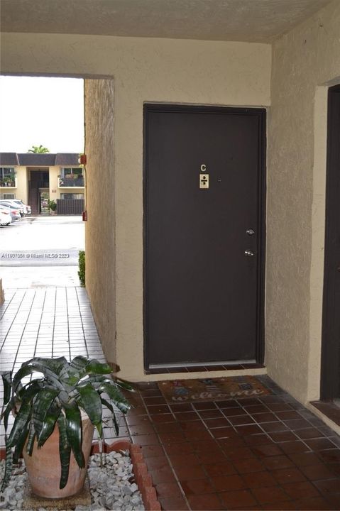 На продажу: $340,000 (2 спален, 2 ванн, 976 Квадратных фут)