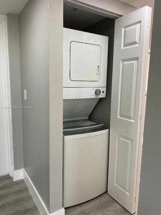 Clothes Washer/Dryer