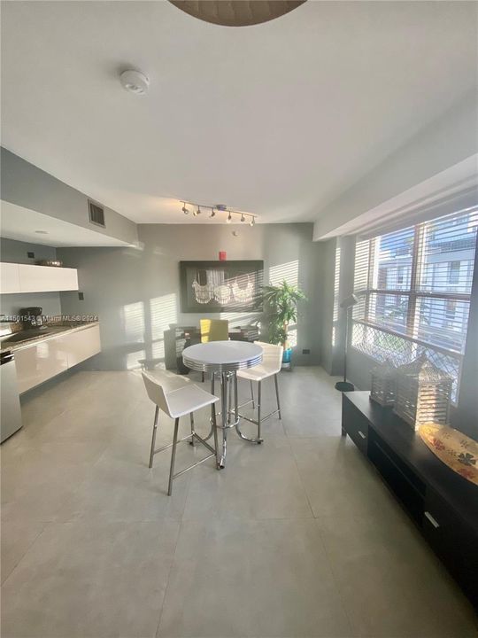For Sale: $399,000 (1 beds, 1 baths, 630 Square Feet)