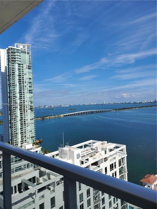 Recently Rented: $5,500 (3 beds, 3 baths, 1435 Square Feet)