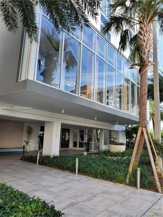 Recently Rented: $5,500 (3 beds, 3 baths, 1435 Square Feet)