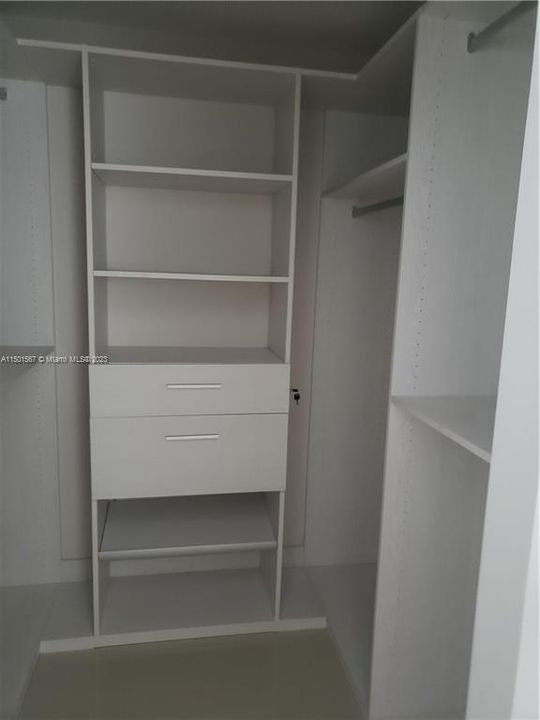 Recently Rented: $5,500 (3 beds, 3 baths, 1435 Square Feet)