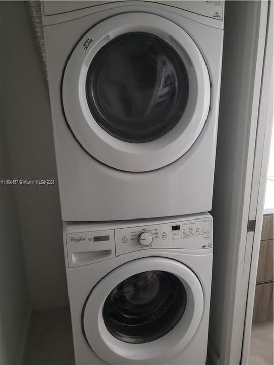 Recently Rented: $5,500 (3 beds, 3 baths, 1435 Square Feet)