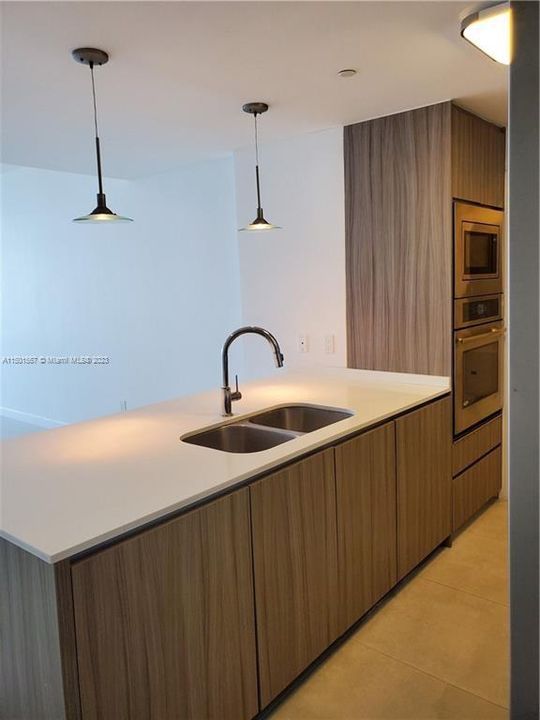 Recently Rented: $5,500 (3 beds, 3 baths, 1435 Square Feet)