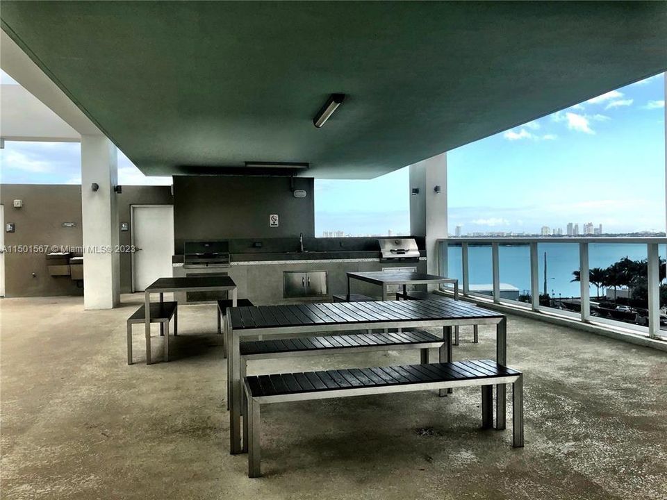 Recently Rented: $5,500 (3 beds, 3 baths, 1435 Square Feet)