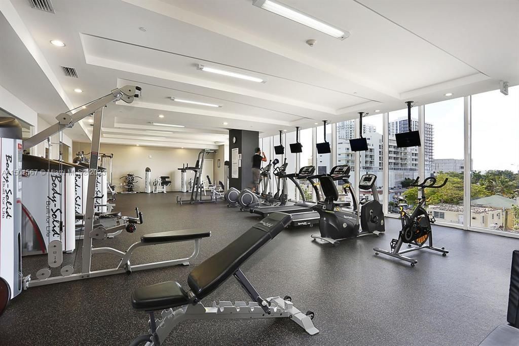 Recently Rented: $5,500 (3 beds, 3 baths, 1435 Square Feet)