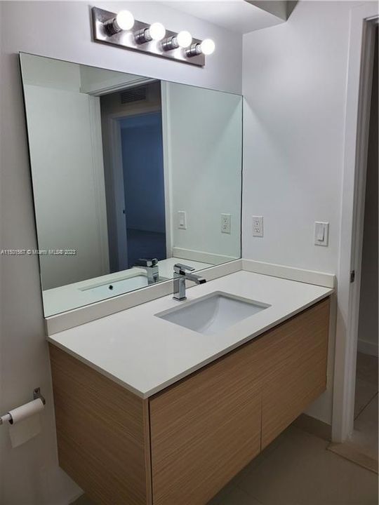 Recently Rented: $5,500 (3 beds, 3 baths, 1435 Square Feet)