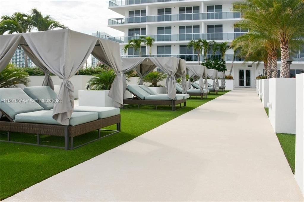 Recently Rented: $5,500 (3 beds, 3 baths, 1435 Square Feet)