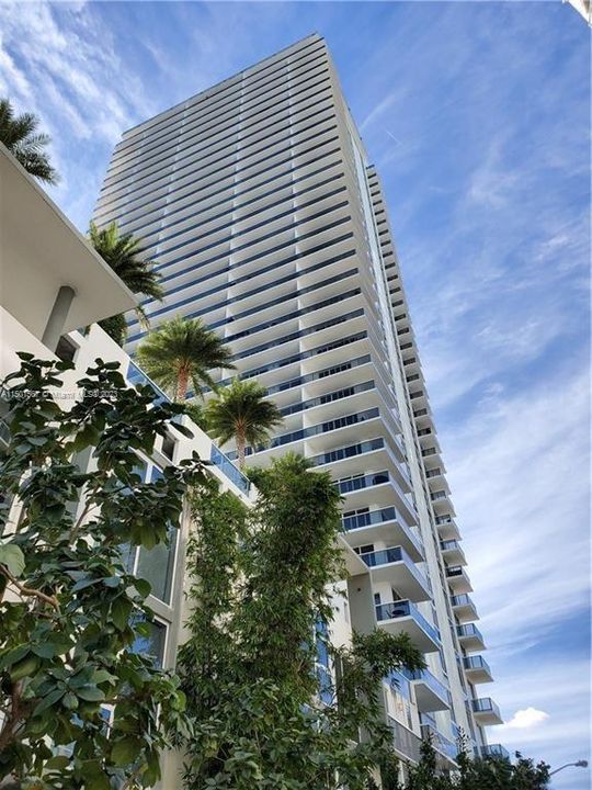 Recently Rented: $5,500 (3 beds, 3 baths, 1435 Square Feet)