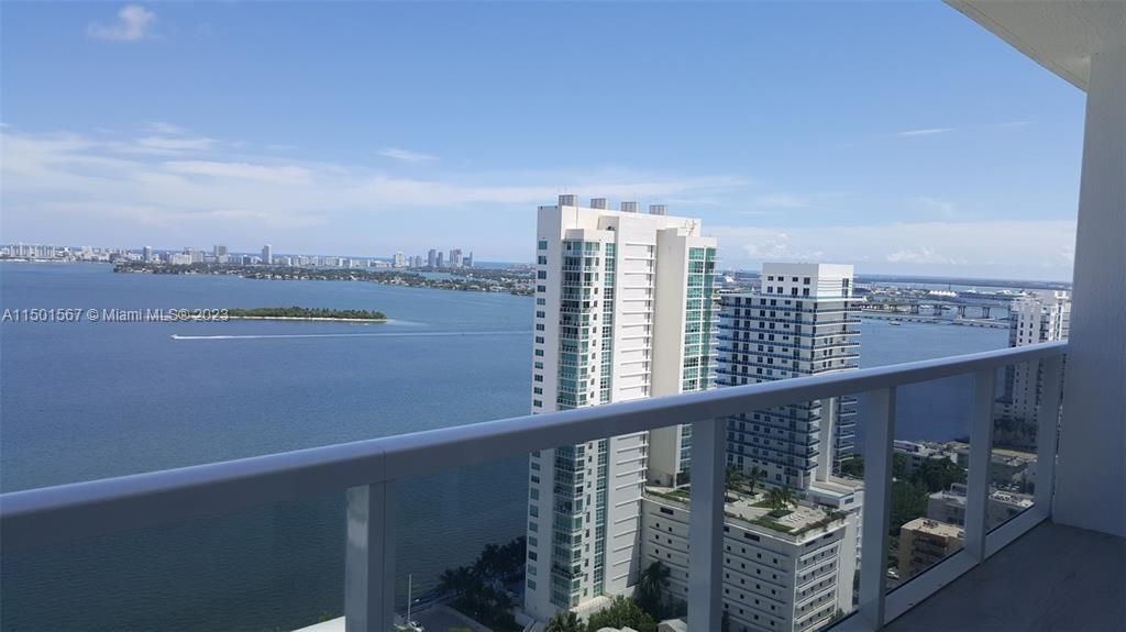 Recently Rented: $5,500 (3 beds, 3 baths, 1435 Square Feet)