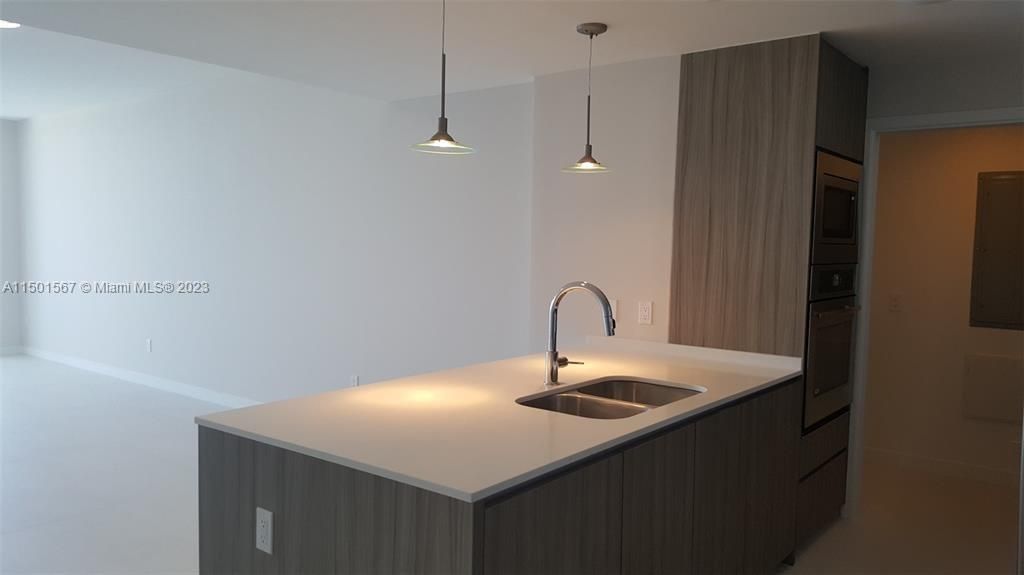 Recently Rented: $5,500 (3 beds, 3 baths, 1435 Square Feet)