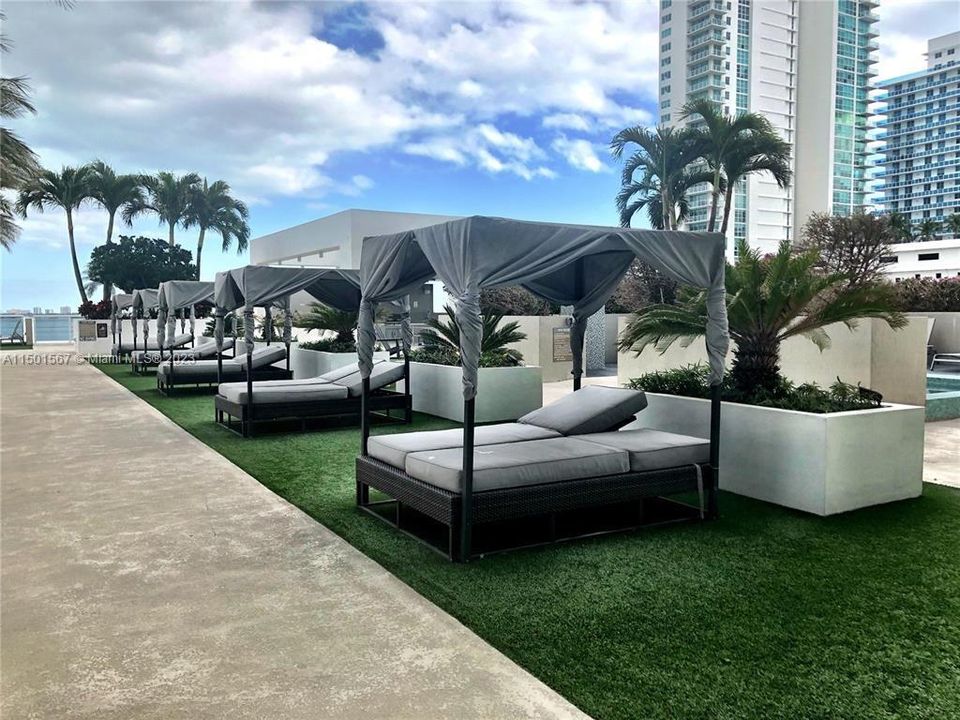 Recently Rented: $5,500 (3 beds, 3 baths, 1435 Square Feet)