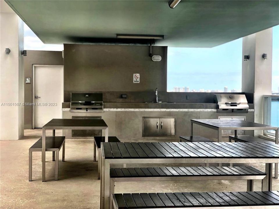 Recently Rented: $5,500 (3 beds, 3 baths, 1435 Square Feet)