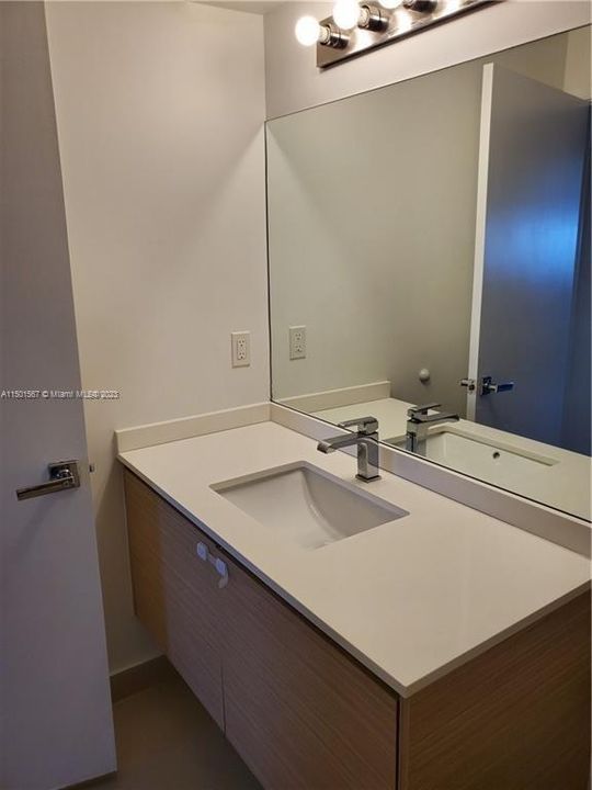 Recently Rented: $5,500 (3 beds, 3 baths, 1435 Square Feet)