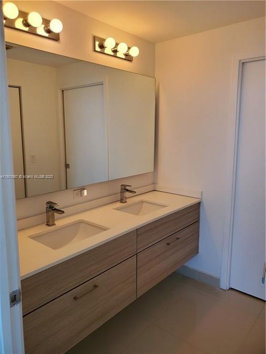 Recently Rented: $5,500 (3 beds, 3 baths, 1435 Square Feet)