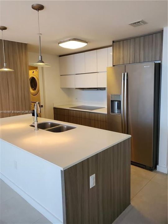 Recently Rented: $5,500 (3 beds, 3 baths, 1435 Square Feet)