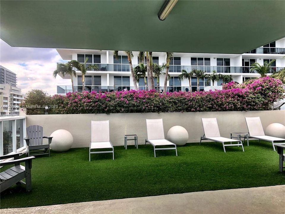 Recently Rented: $5,500 (3 beds, 3 baths, 1435 Square Feet)