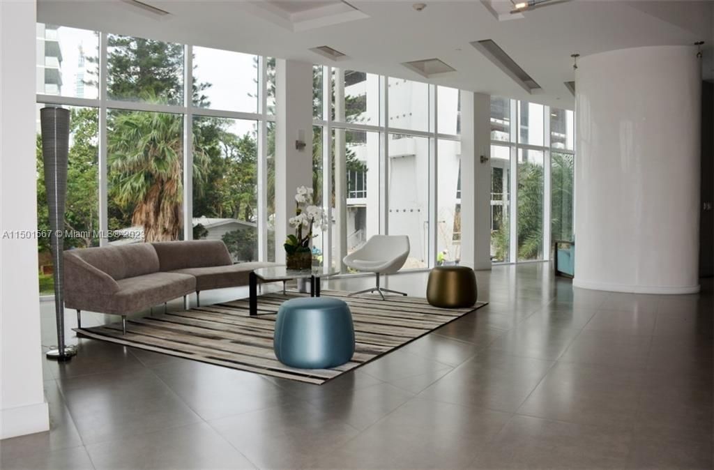 Recently Rented: $5,500 (3 beds, 3 baths, 1435 Square Feet)