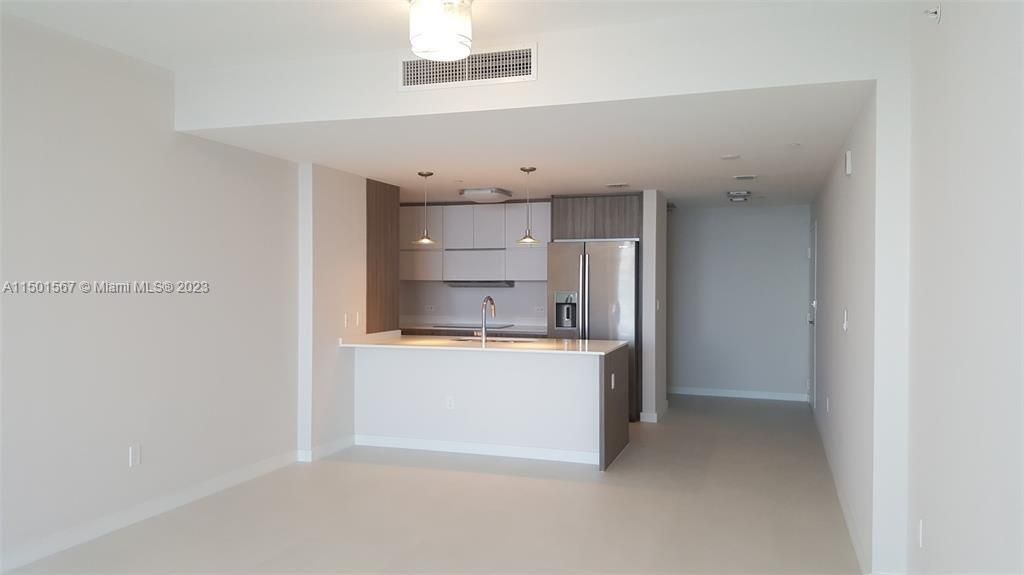 Recently Rented: $5,500 (3 beds, 3 baths, 1435 Square Feet)