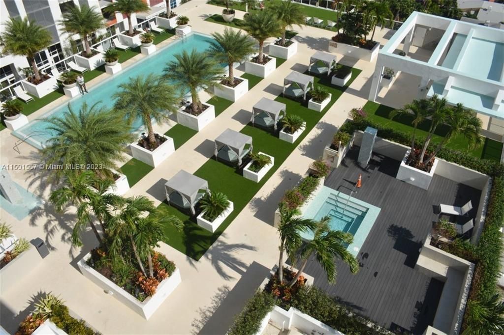 Recently Rented: $5,500 (3 beds, 3 baths, 1435 Square Feet)