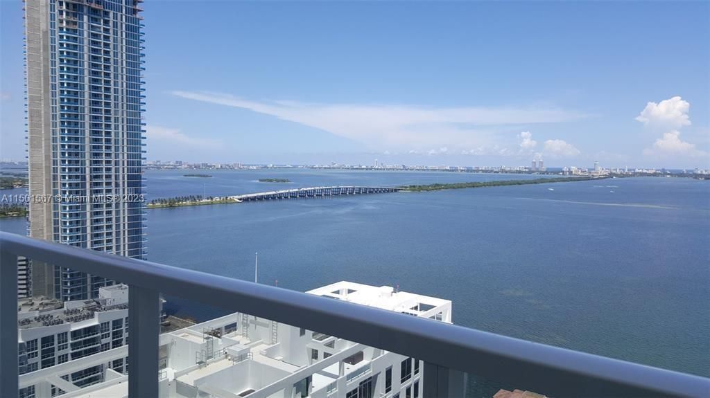 Recently Rented: $5,500 (3 beds, 3 baths, 1435 Square Feet)