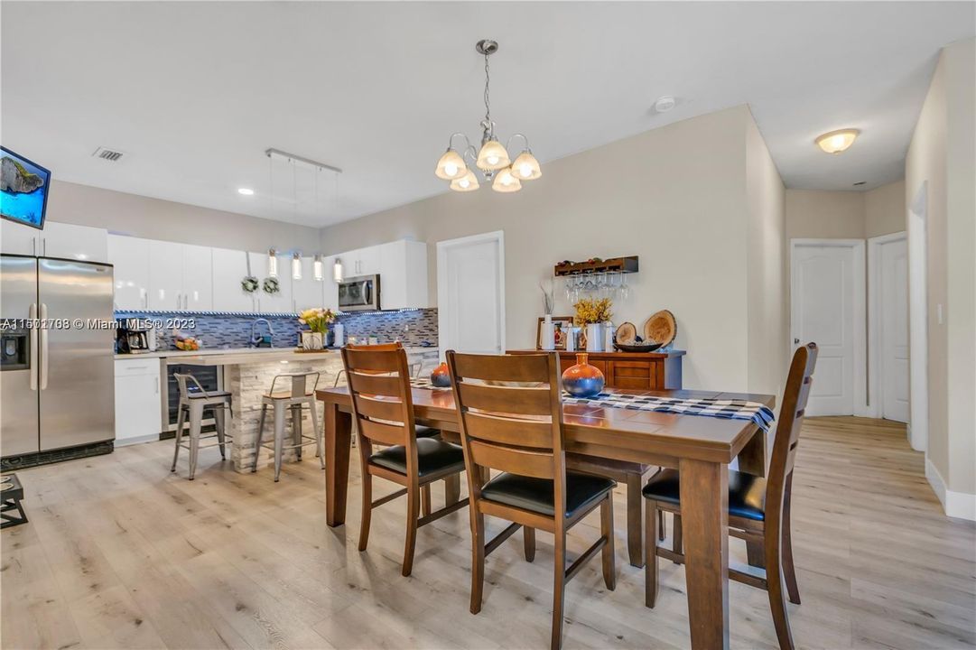 Recently Rented: $2,700 (3 beds, 2 baths, 1330 Square Feet)