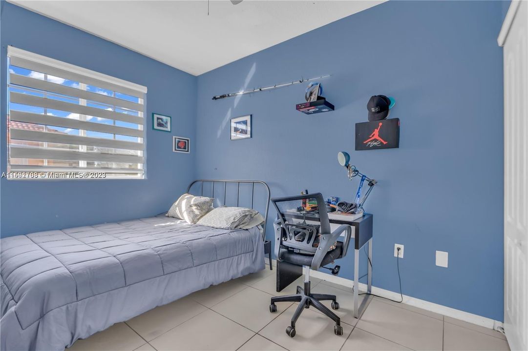 Recently Rented: $2,700 (3 beds, 2 baths, 1330 Square Feet)