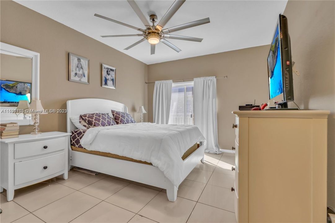 Recently Rented: $2,700 (3 beds, 2 baths, 1330 Square Feet)