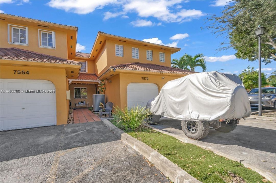 Recently Rented: $2,700 (3 beds, 2 baths, 1330 Square Feet)