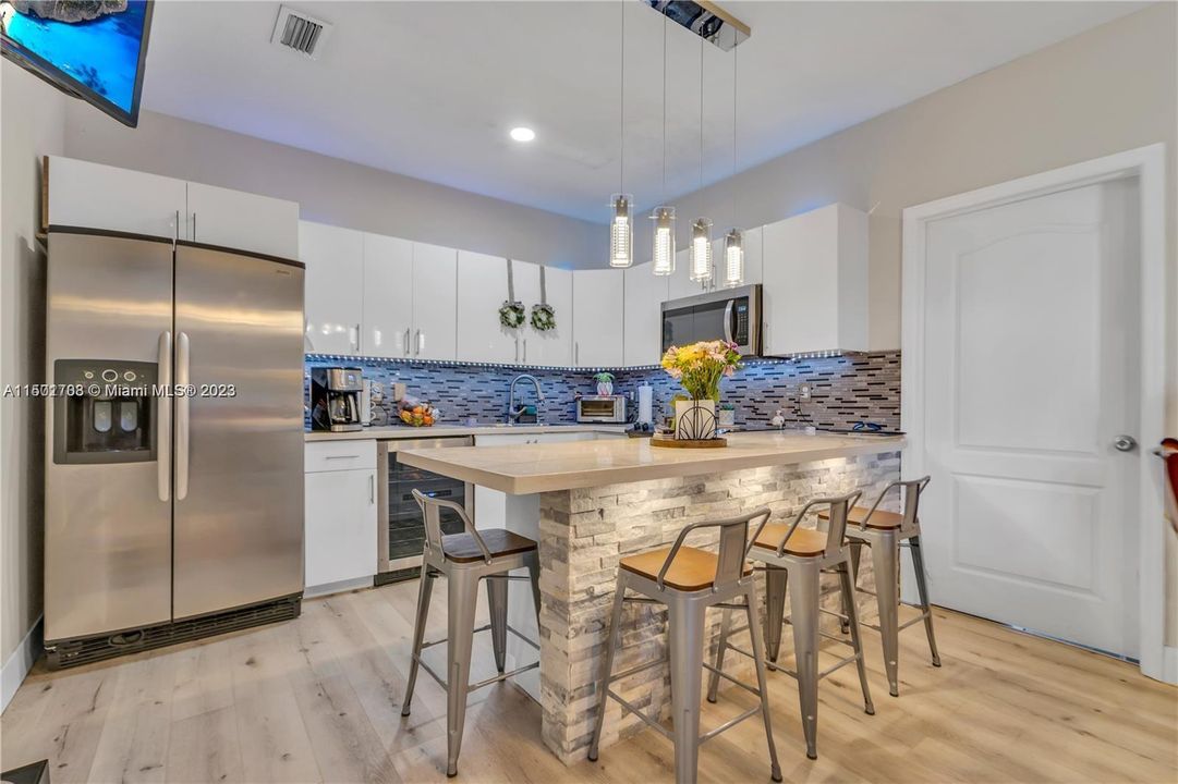 Recently Rented: $2,700 (3 beds, 2 baths, 1330 Square Feet)