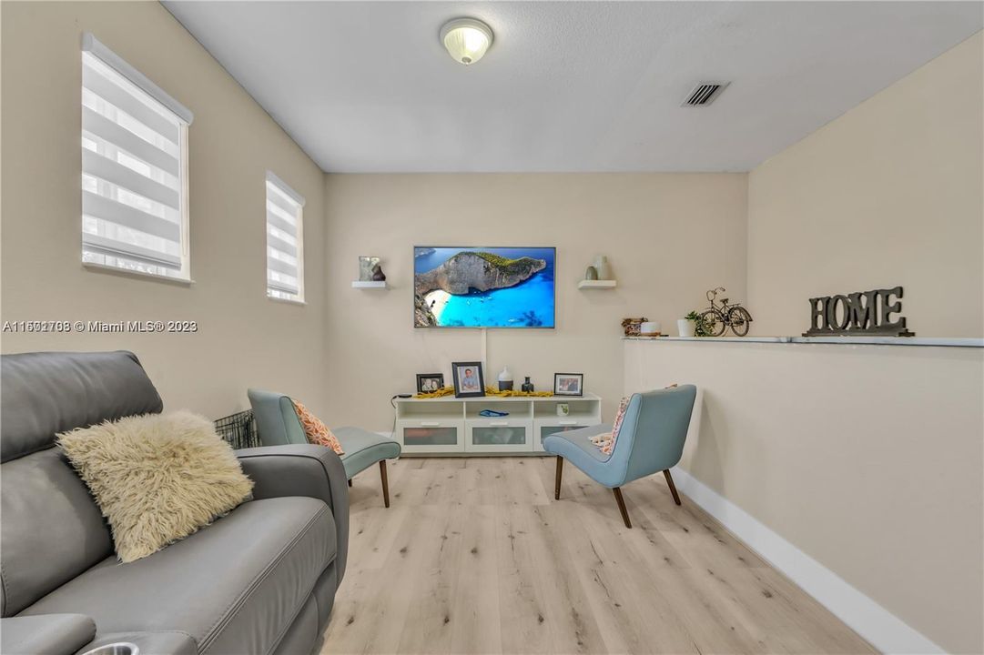 Recently Rented: $2,700 (3 beds, 2 baths, 1330 Square Feet)