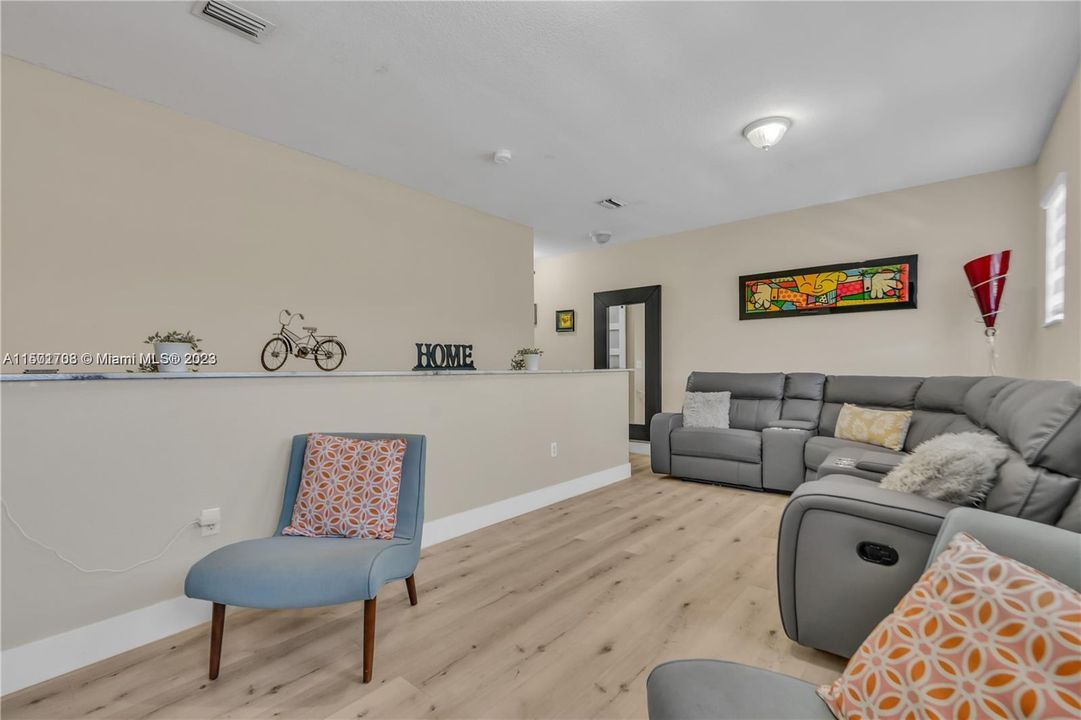 Recently Rented: $2,700 (3 beds, 2 baths, 1330 Square Feet)