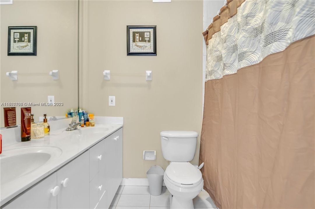 Recently Rented: $2,700 (3 beds, 2 baths, 1330 Square Feet)