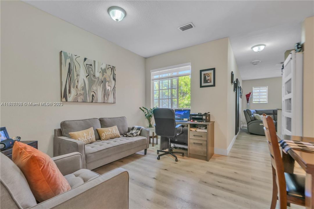 Recently Rented: $2,700 (3 beds, 2 baths, 1330 Square Feet)