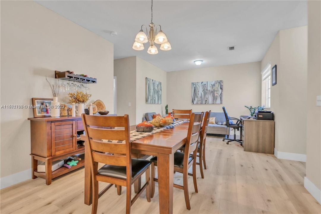 Recently Rented: $2,700 (3 beds, 2 baths, 1330 Square Feet)