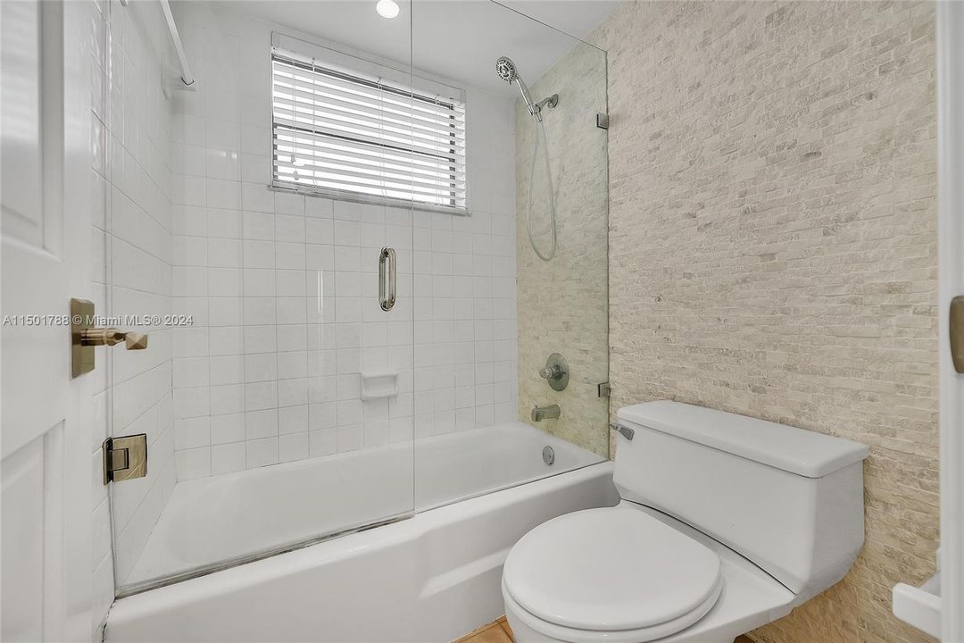 Недавно арендовано: $5,900 (3 спален, 2 ванн, 1885 Квадратных фут)