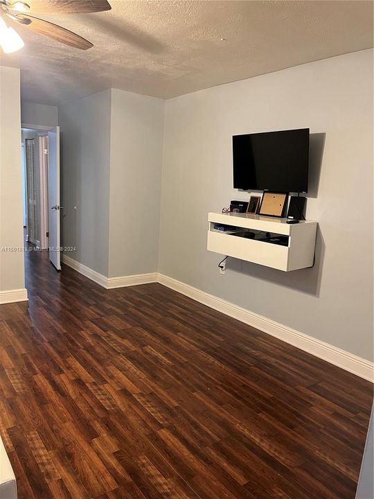 Recently Sold: $374,850 (4 beds, 2 baths, 2020 Square Feet)