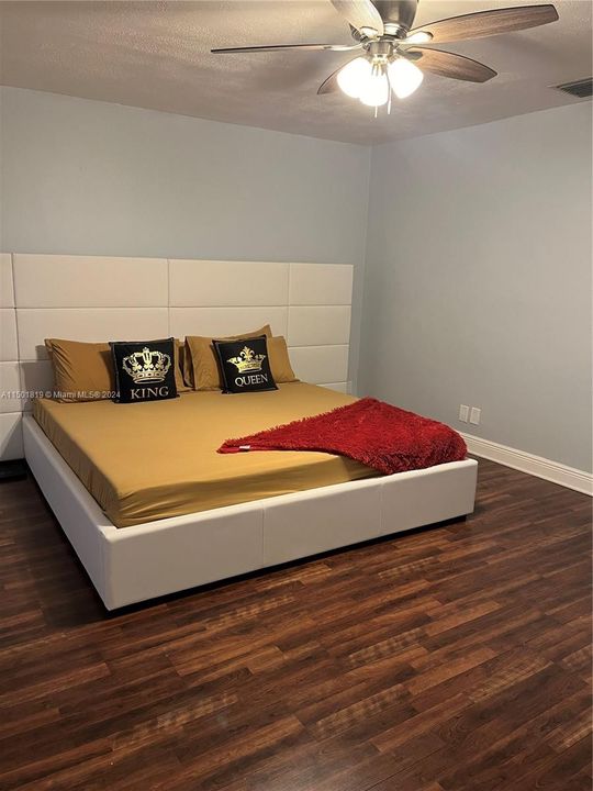 Recently Sold: $374,850 (4 beds, 2 baths, 2020 Square Feet)