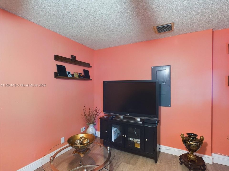 Recently Sold: $374,850 (4 beds, 2 baths, 2020 Square Feet)