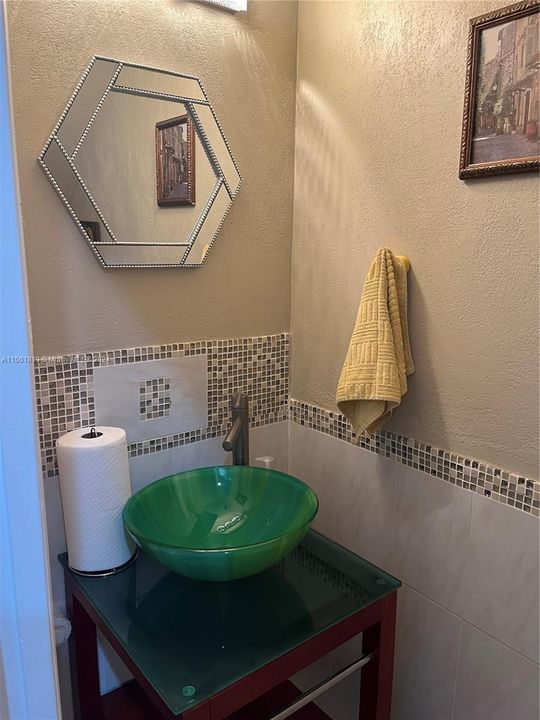 Recently Sold: $374,850 (4 beds, 2 baths, 2020 Square Feet)