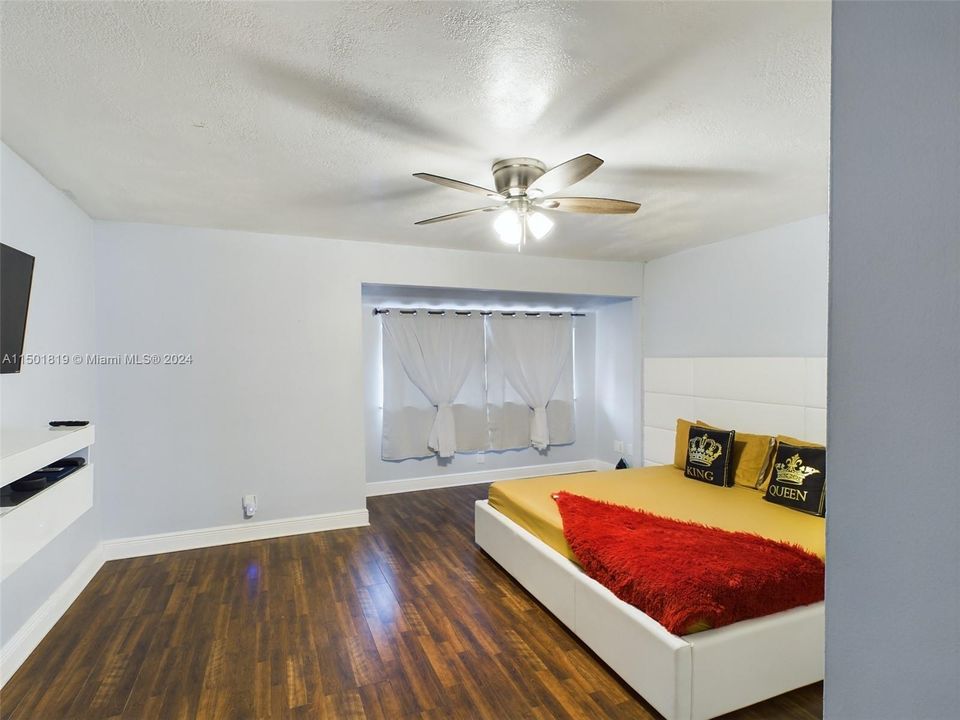 Recently Sold: $374,850 (4 beds, 2 baths, 2020 Square Feet)